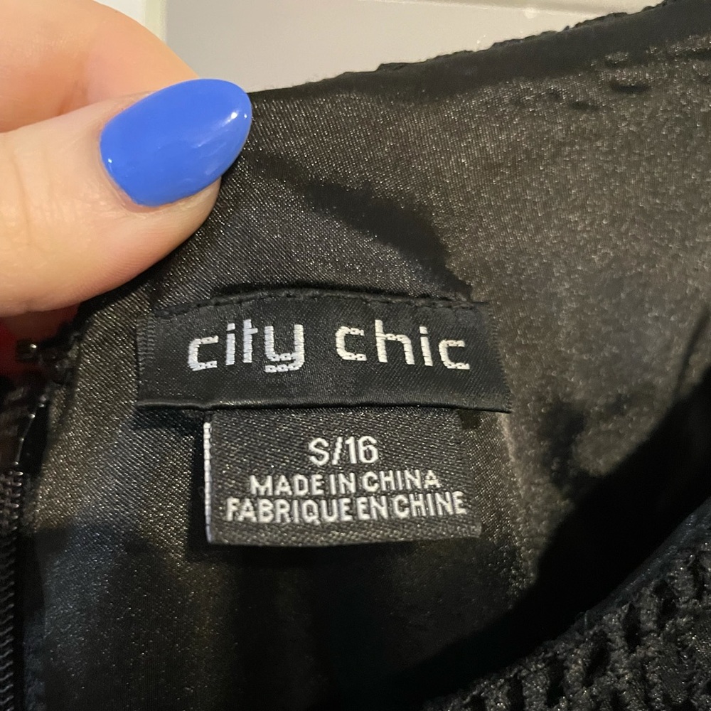 City Chic Black Cold-Shoulder Lace Midi Dress - Picture 3 of 10